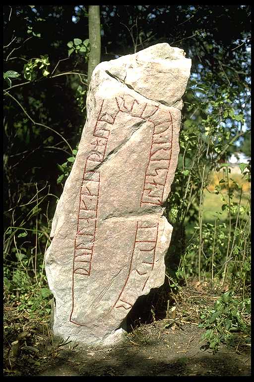 Runes written on runsten, ljusröd sandsten. Date: V